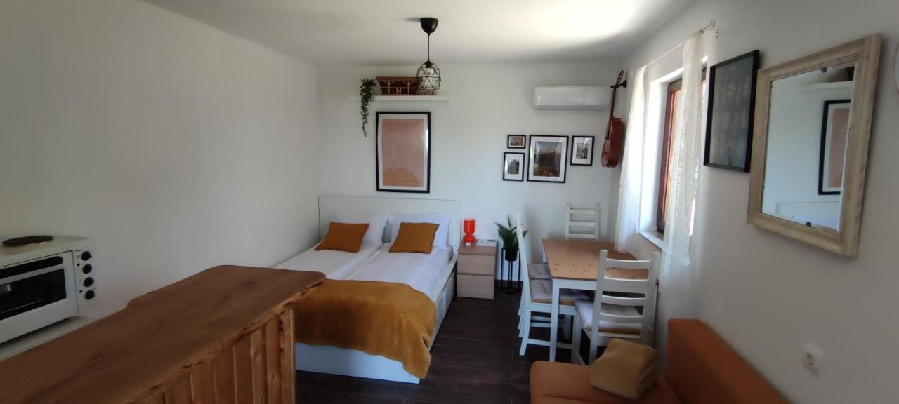 House Thara Studio Apartments Strigova Esterno foto